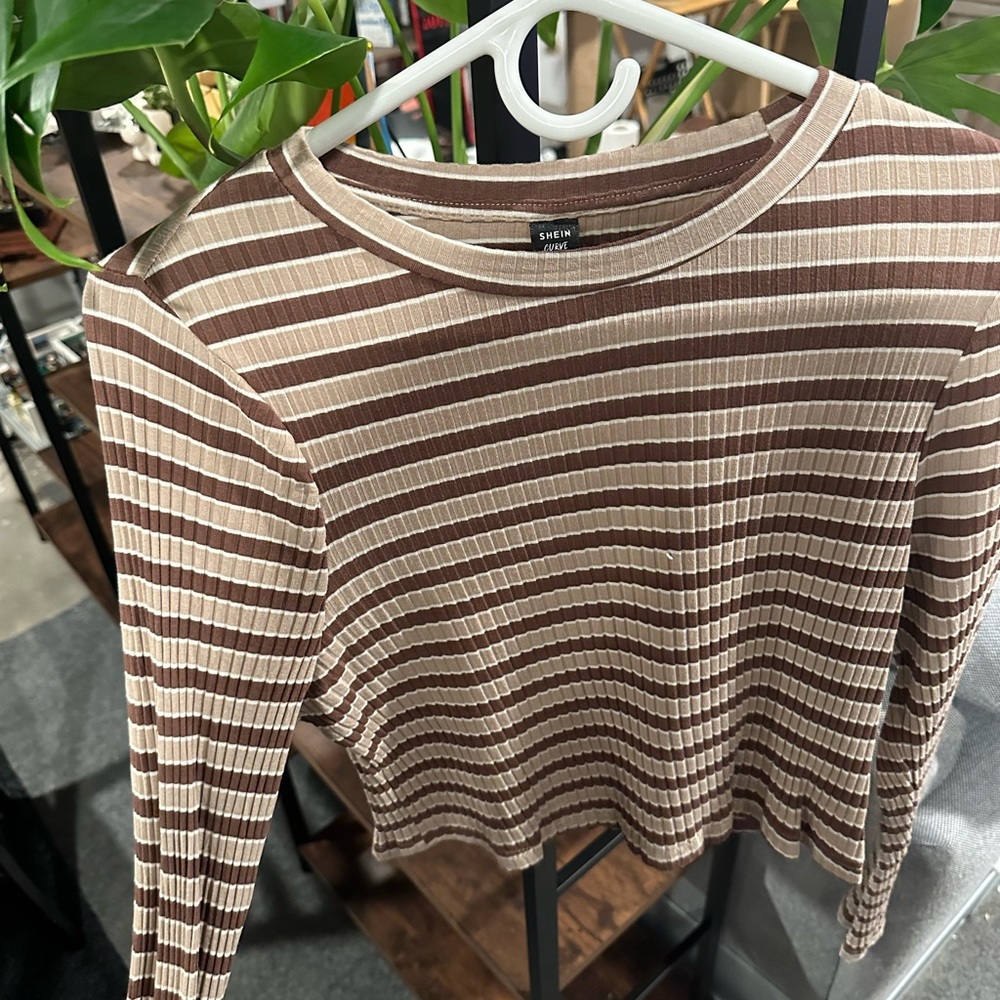 Brown stripped long sleeve crop top